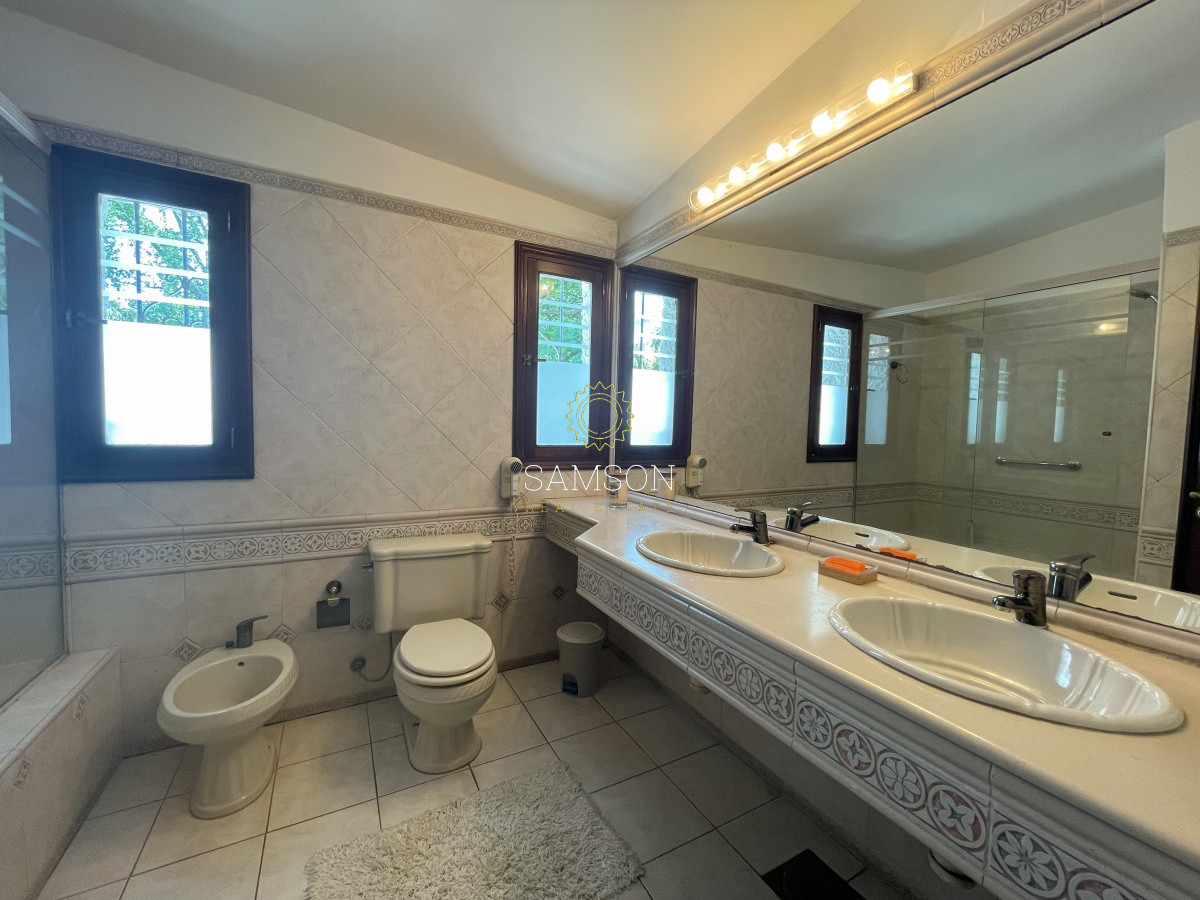 Casa ID.64832 - Casa en venta 4 dormitorios con piscina en Carrasco 