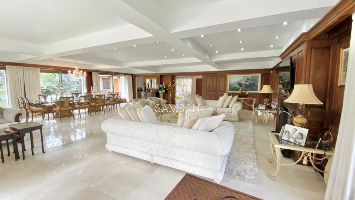 Casa ID.57864 - Casa en Venta Punta del Este - Mansion que abarca una manzana de tierra.