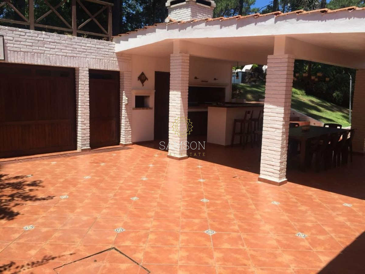 Casa ID.65956 - Casa de 3 dormitorios con psicina en alquiler anual Playa mansa Punta del Este