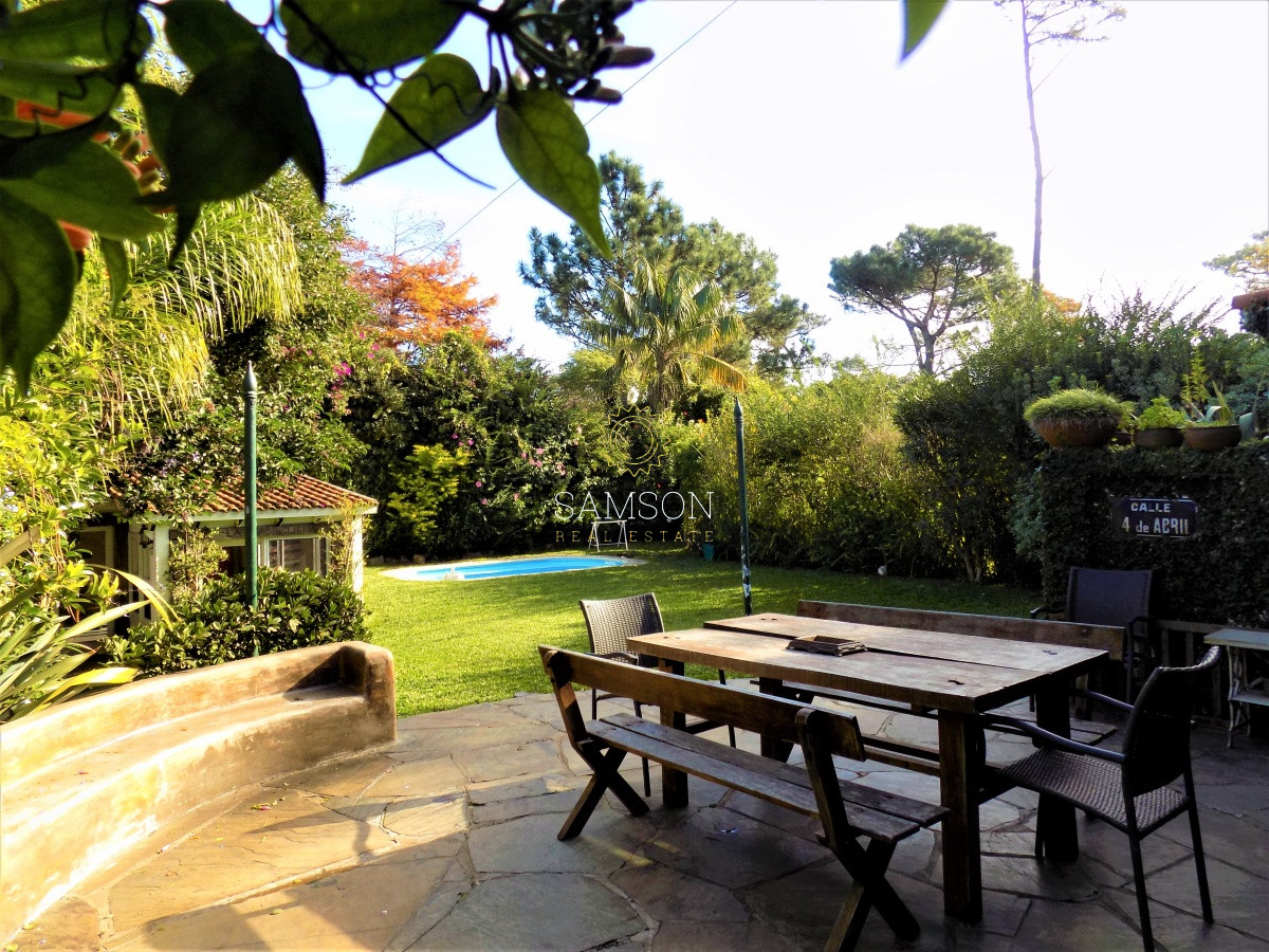 Casa ID.35 - Venta Casa de 4 Dormitorios en Playa Mansa, Punta del Este