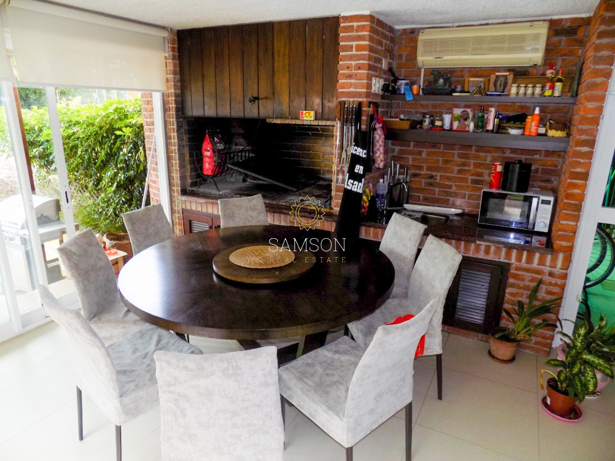 Casa ID.58797 - Casa en venta 5 dormitorios barrio Cantegril, Punta del Este