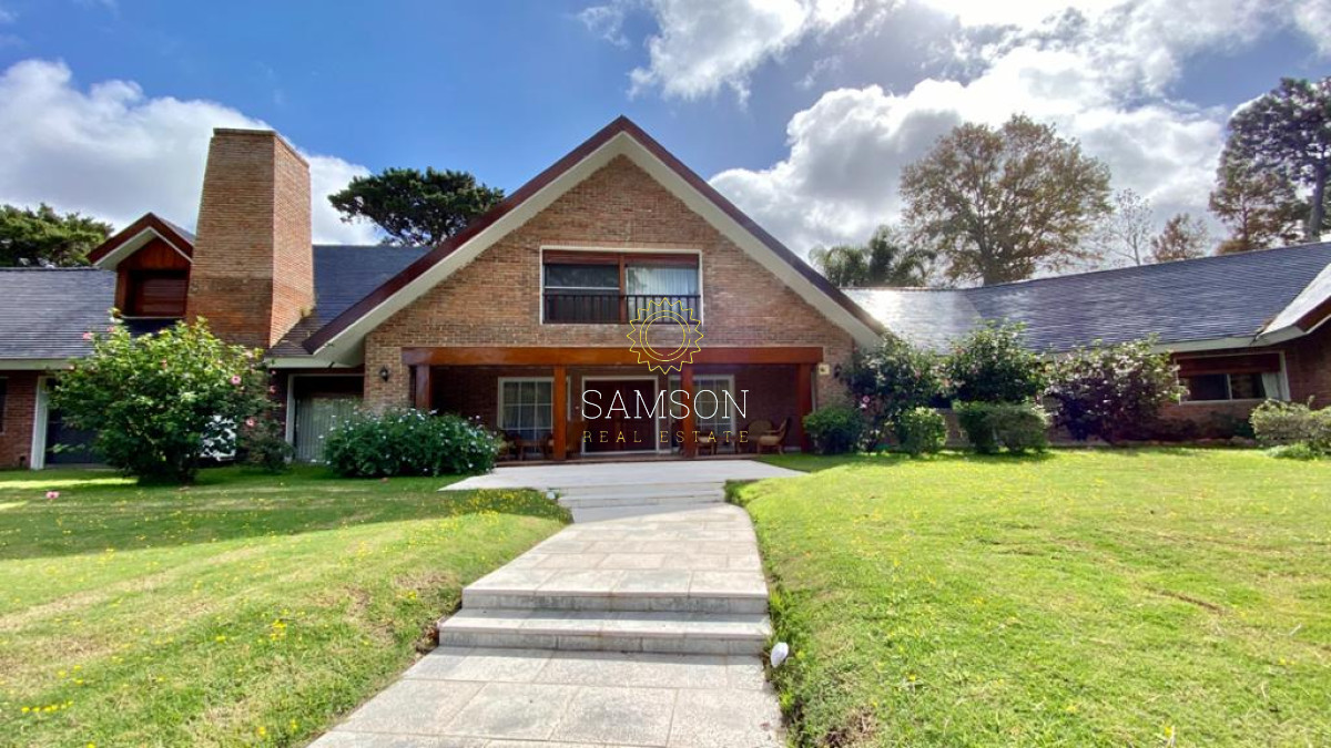 Casa ID.57864 - Casa en Venta Punta del Este - Mansion que abarca una manzana de tierra.