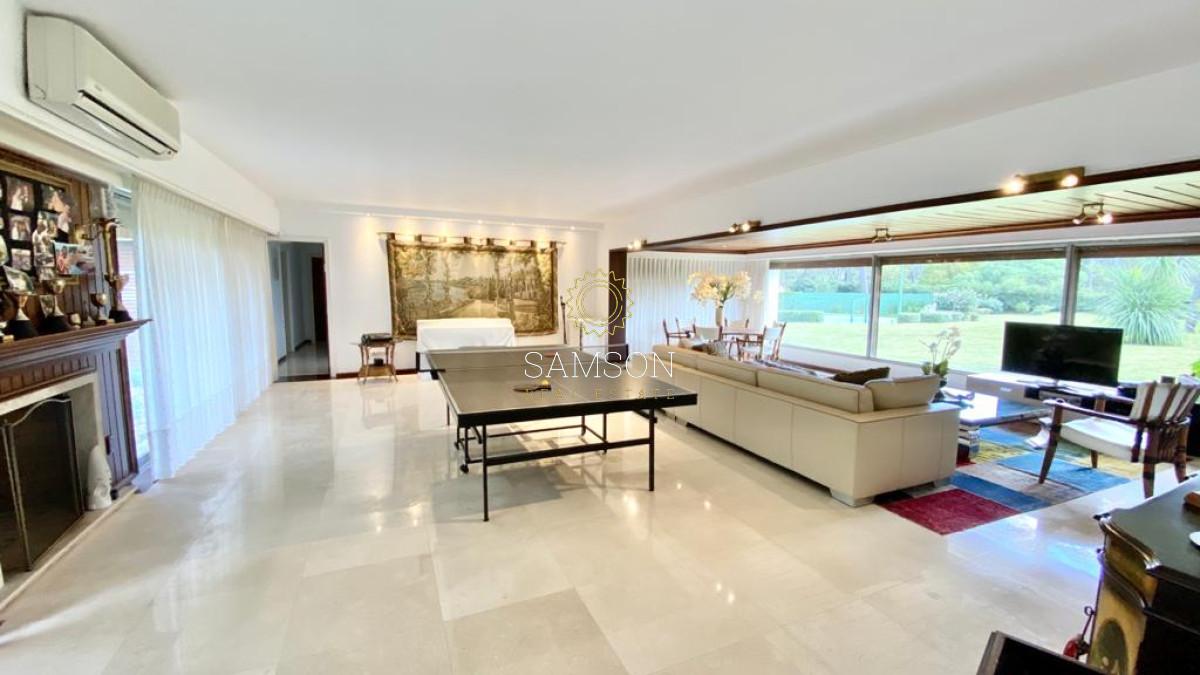 Casa ID.57864 - Casa en Venta Punta del Este - Mansion que abarca una manzana de tierra.