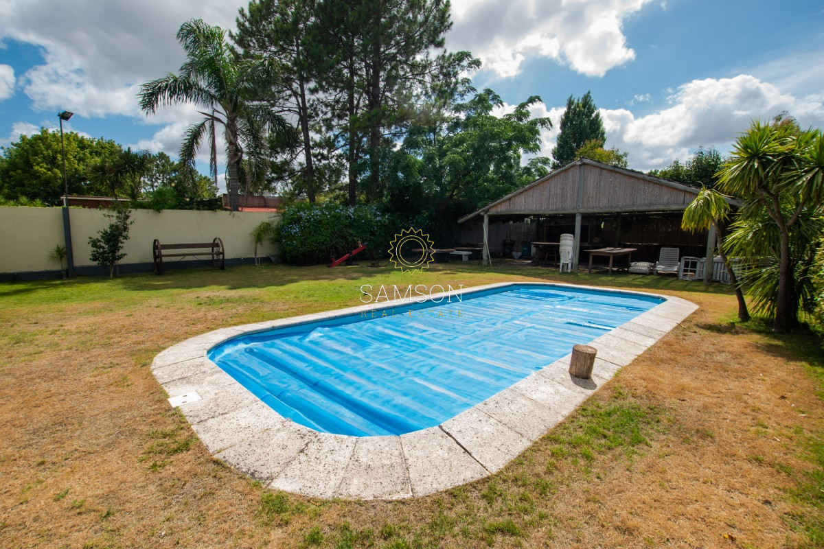 Casa ID.58872 - Venta casa de 5 dormitorio con piscina en Pinares. 