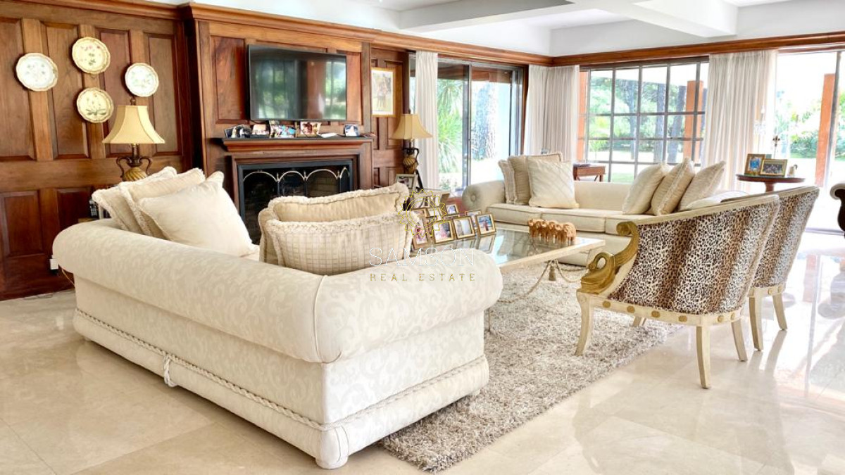 Casa ID.57864 - Casa en Venta Punta del Este - Mansion que abarca una manzana de tierra.