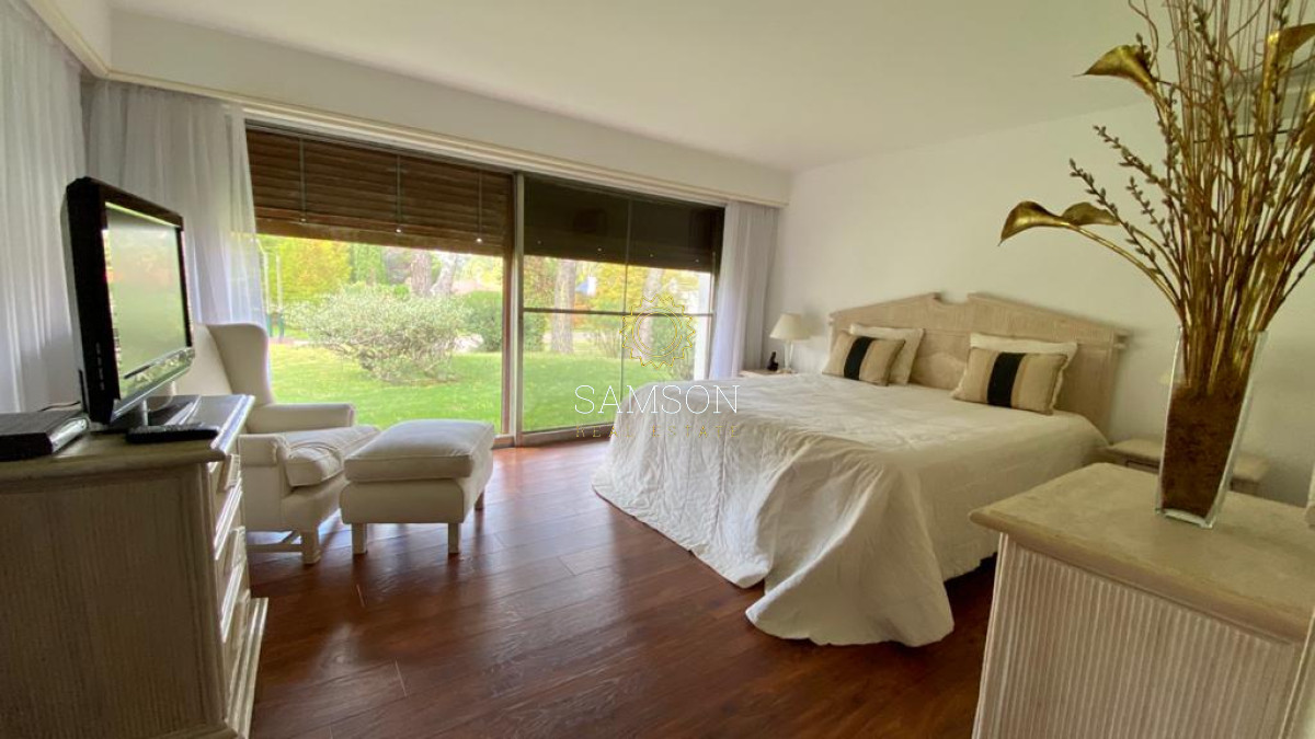 Casa ID.57864 - Casa en Venta Punta del Este - Mansion que abarca una manzana de tierra.