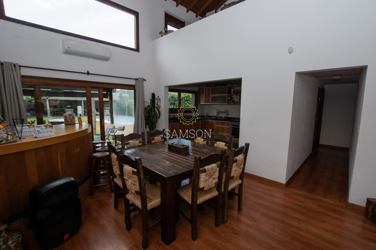 Casa ID.58872 - Venta casa de 5 dormitorio con piscina en Pinares. 
