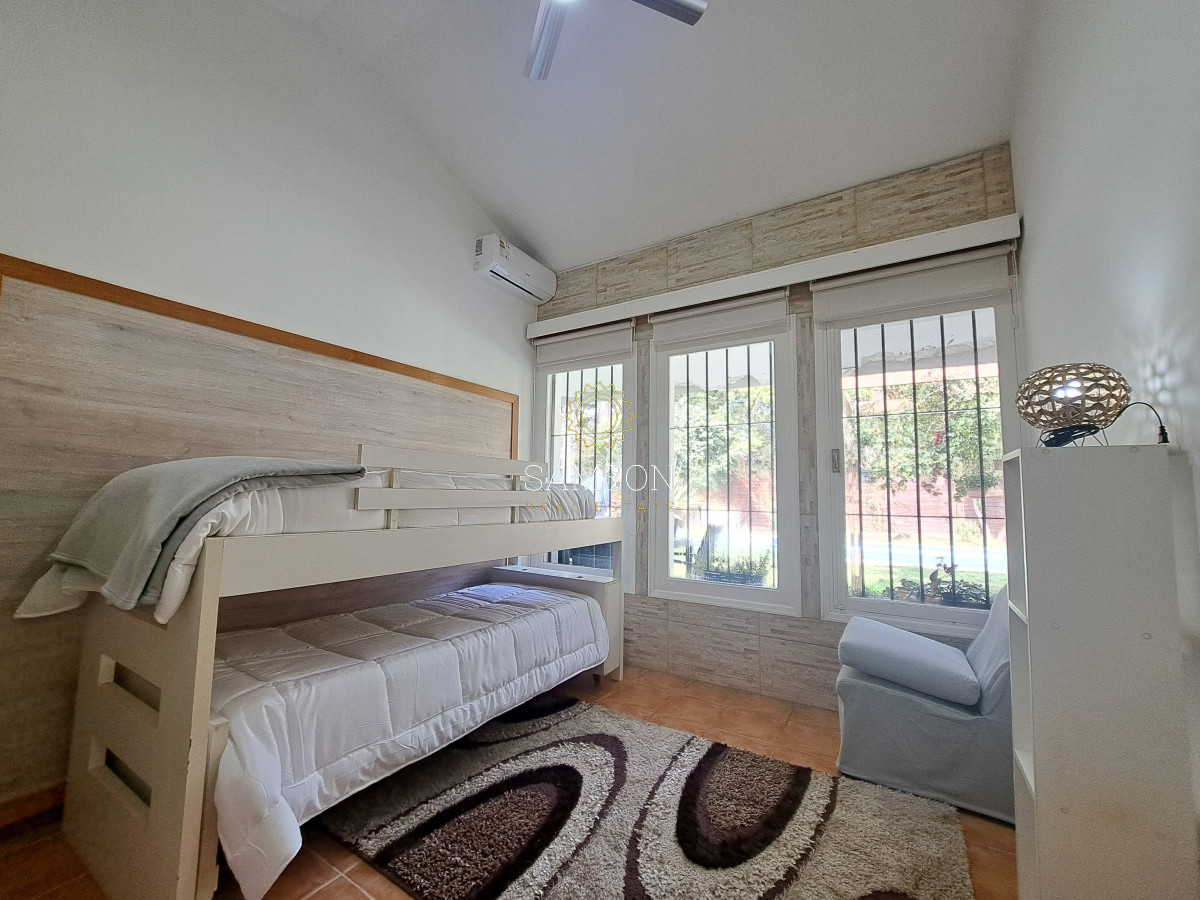 Casa ID.66788 - Casa con piscina en alquiler  4 dormitorios Playa Mansa - Punta del Este