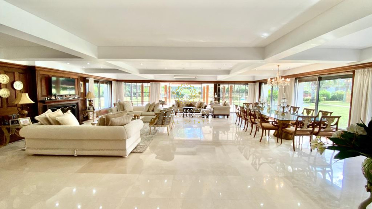 Casa ID.57864 - Casa en Venta Punta del Este - Mansion que abarca una manzana de tierra.