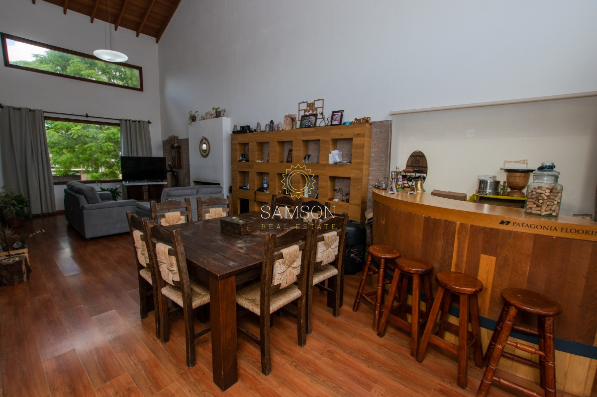 Casa ID.58872 - Venta casa de 5 dormitorio con piscina en Pinares. 