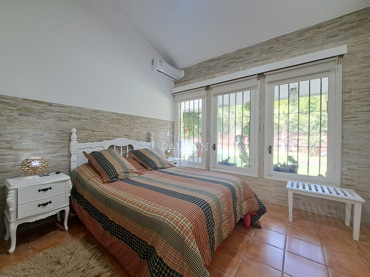Casa ID.66788 - Casa con piscina en alquiler  4 dormitorios Playa Mansa - Punta del Este