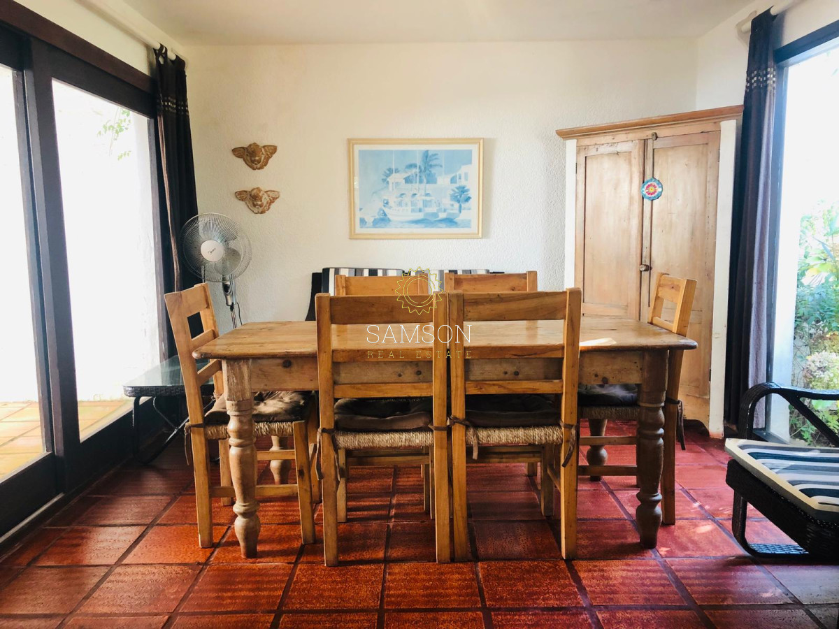 Casa ID.83 - Casa en Venta 5 Dormitorios a 300 Metros del Mar, La Barra, Punta del Este.