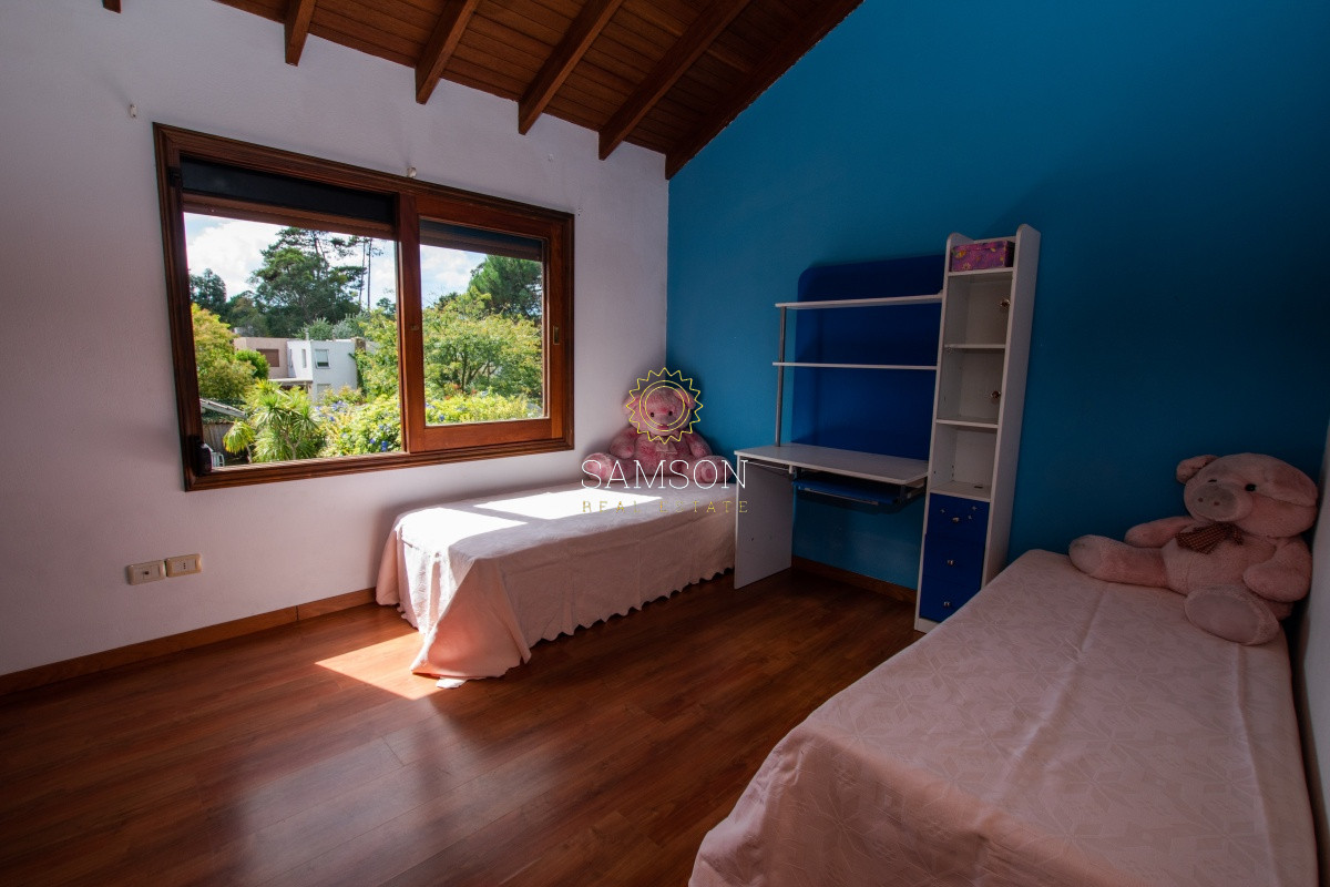 Casa ID.58872 - Venta casa de 5 dormitorio con piscina en Pinares. 