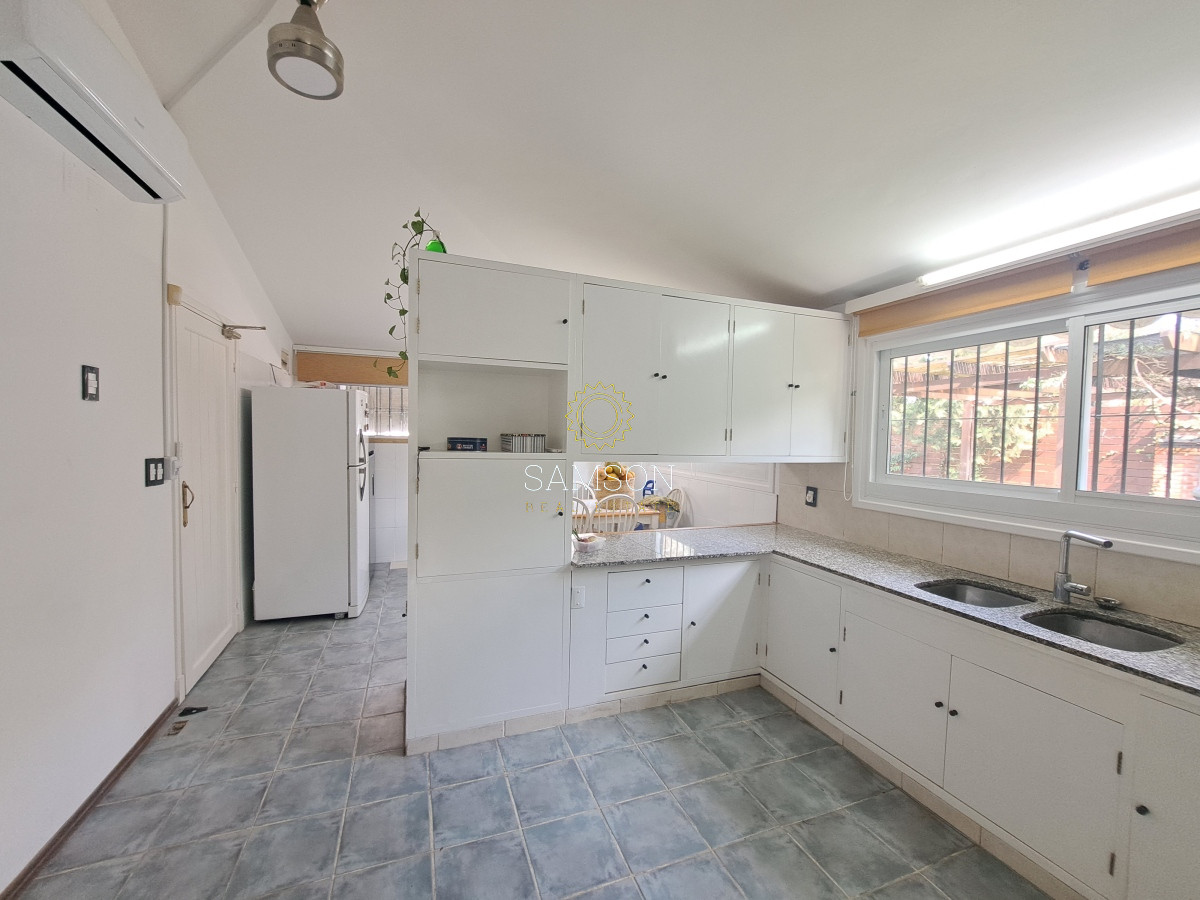 Casa ID.66788 - Casa con piscina en alquiler  4 dormitorios Playa Mansa - Punta del Este