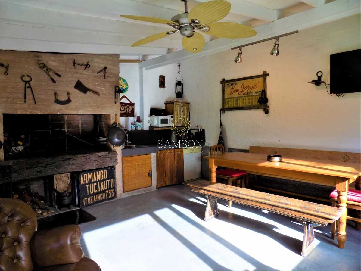 Casa ID.35 - Venta Casa de 4 Dormitorios en Playa Mansa, Punta del Este