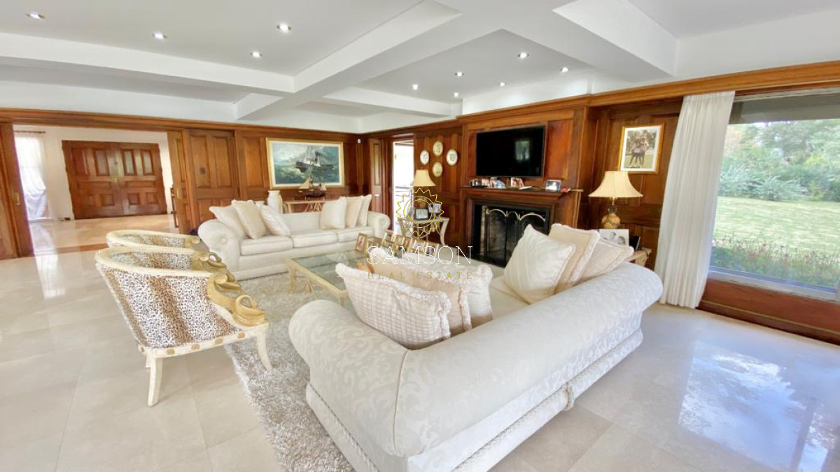 Casa ID.57864 - Casa en Venta Punta del Este - Mansion que abarca una manzana de tierra.