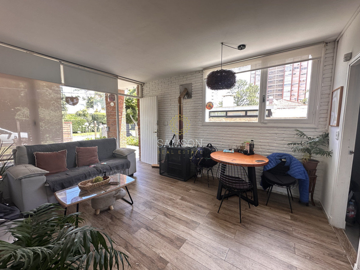 Casa ID.67001 - Casa de 3 dormitorios en PH a una cuadra del mar en Venta Playa Mansa Punta del Este