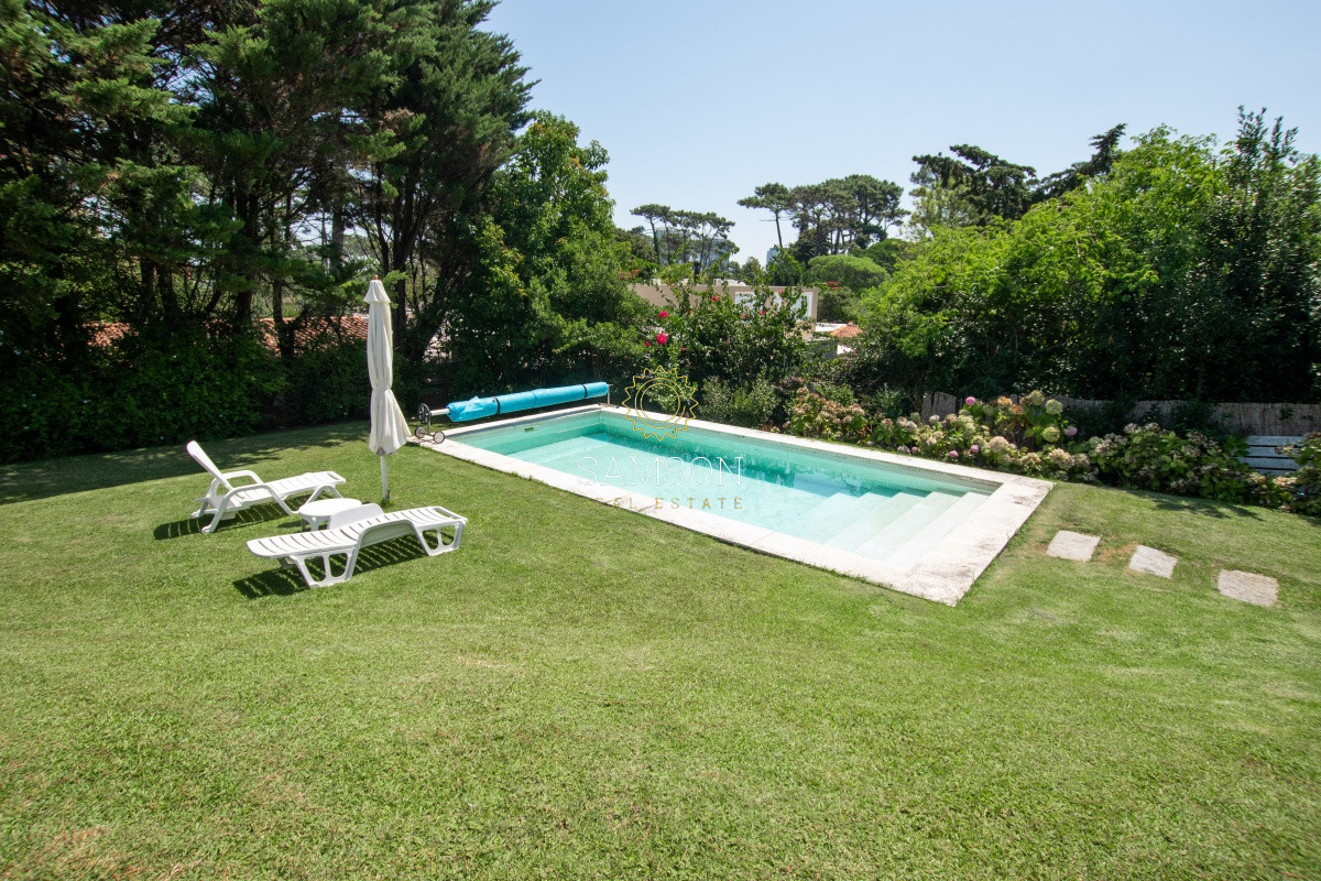 Casa ID.65981 - Casa en Venta en Playa Mansa de 3 dormitorios con piscina 