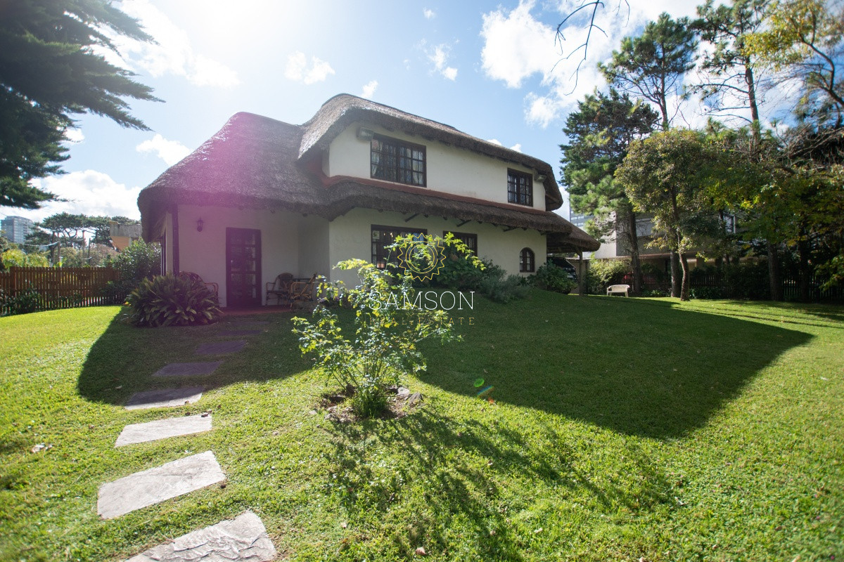 Casa ID.65359 - Venta Casa de 4 dormitorios en Aidy Grill, 200 mts del Mar playa brava Punta del Este
