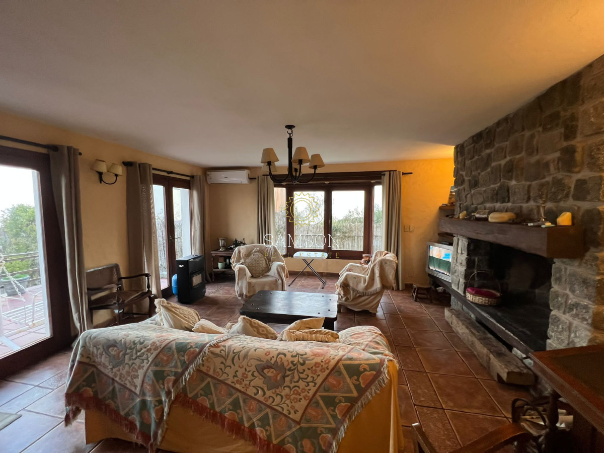 Casa ID.63847 - Casa de 4 dormitorios con vista al mar en venta Punta del Este 