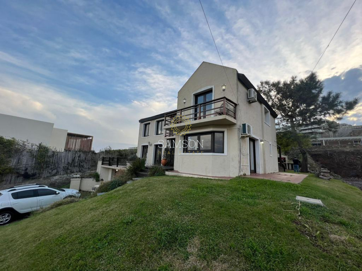 Casa ID.63847 - Casa de 4 dormitorios con vista al mar en venta Punta del Este 