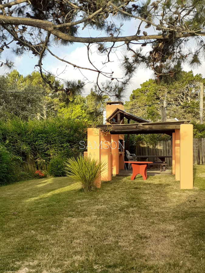 Casa ID.64545 - Venta casa 3 dormitorios y 2 baños a 100 mts del mar