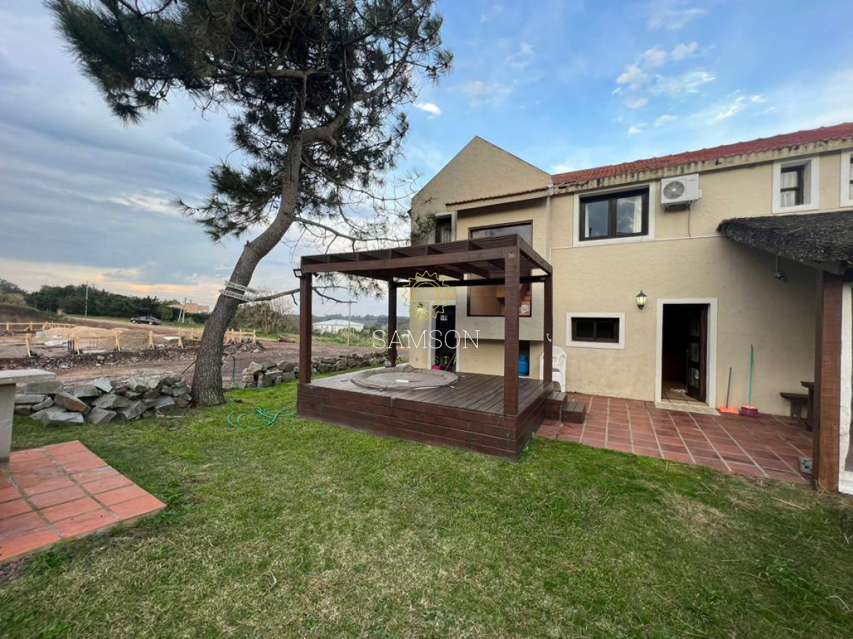 Casa ID.63847 - Casa de 4 dormitorios con vista al mar en venta Punta del Este 