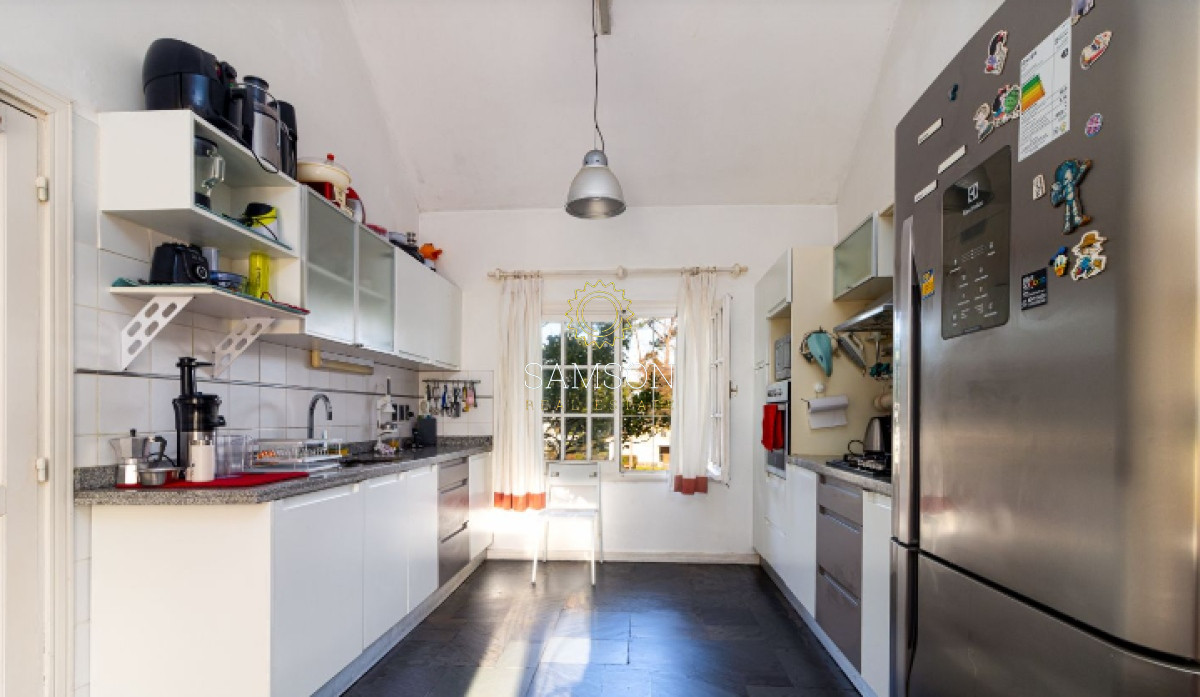 Casa ID.66807 - Casa de 6 dormitorios con piscina en venta en Playa Mansa con piscina Punta del Este 