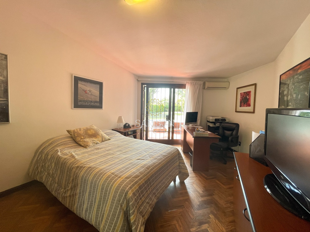 Casa ID.64832 - Casa en venta 4 dormitorios con piscina en Carrasco 