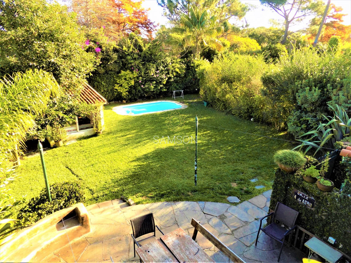 Casa ID.35 - Venta Casa de 4 Dormitorios en Playa Mansa, Punta del Este