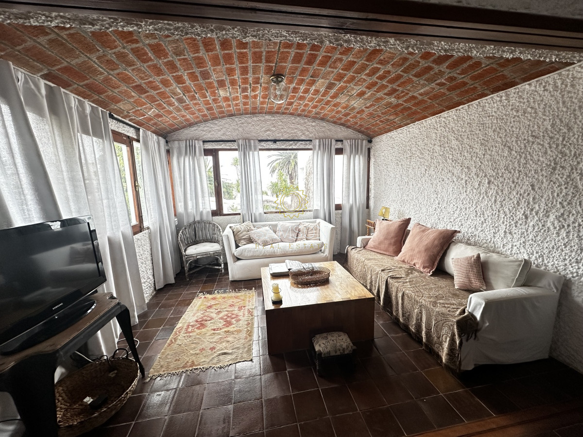 Casa ID.66907 - Casa de 4 dormitorios en venta Zona de Faro Peninsula Punta del Este