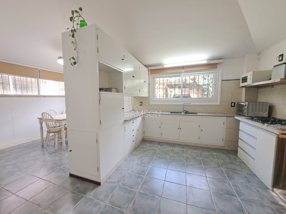 Casa ID.66788 - Casa con piscina en alquiler  4 dormitorios Playa Mansa - Punta del Este