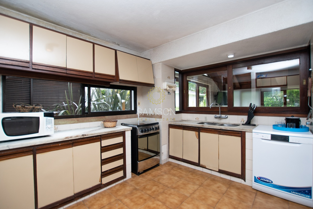 Casa ID.65358 - Venta de Espectacular casa en Cantegril 6 dormitorios, piscina