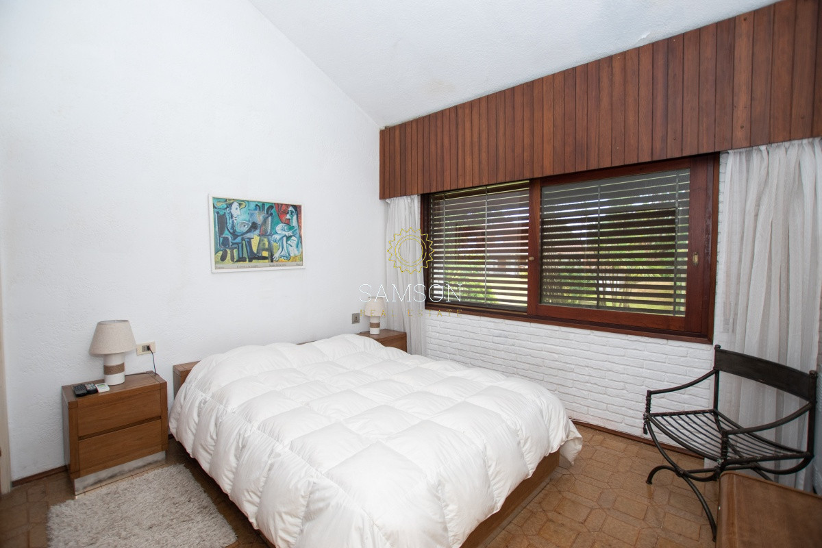 Casa ID.65358 - Venta de Espectacular casa en Cantegril 6 dormitorios, piscina