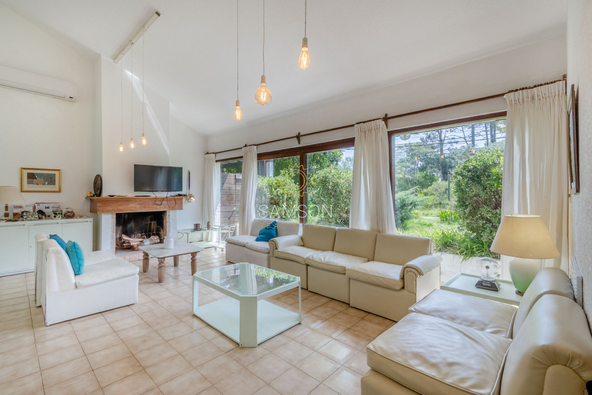 Casa ID.57851 - Oportunidad Casa de 4 dormitorios en venta - Barrio Lugano próximo al punta shopping y zona de colegios