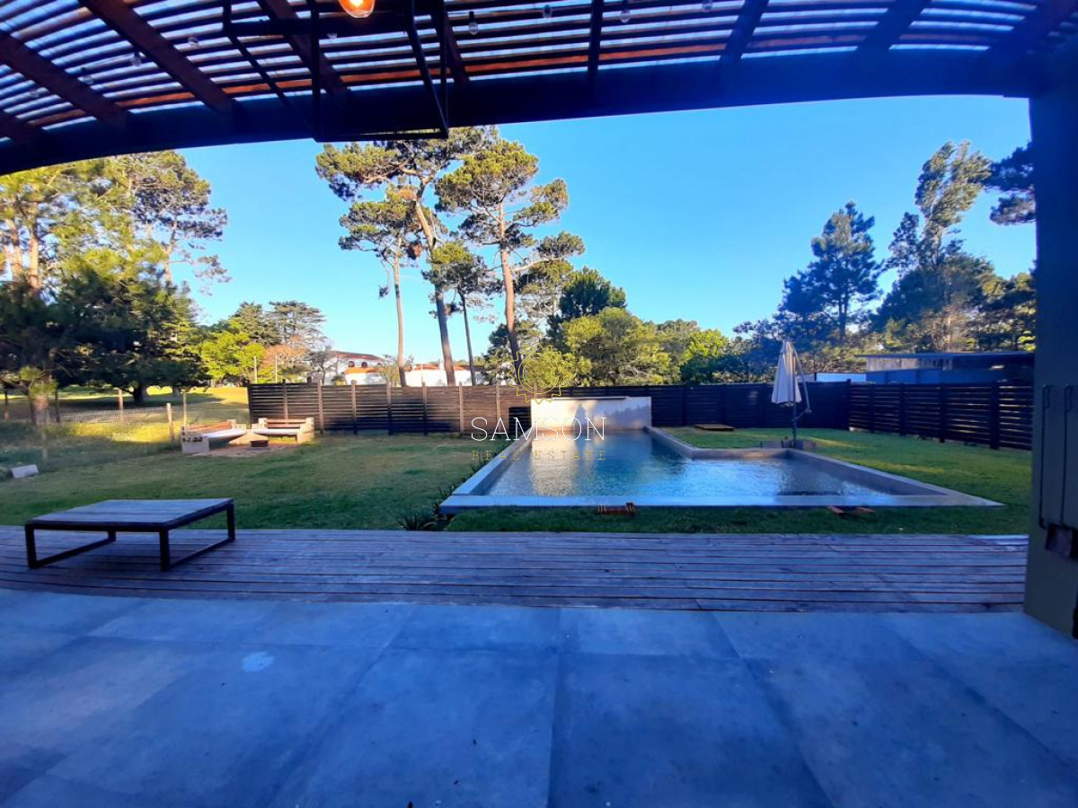 Casa ID.65960 - Venta casa 3 dormitorios en Beverly Hills con piscina climatizada. 