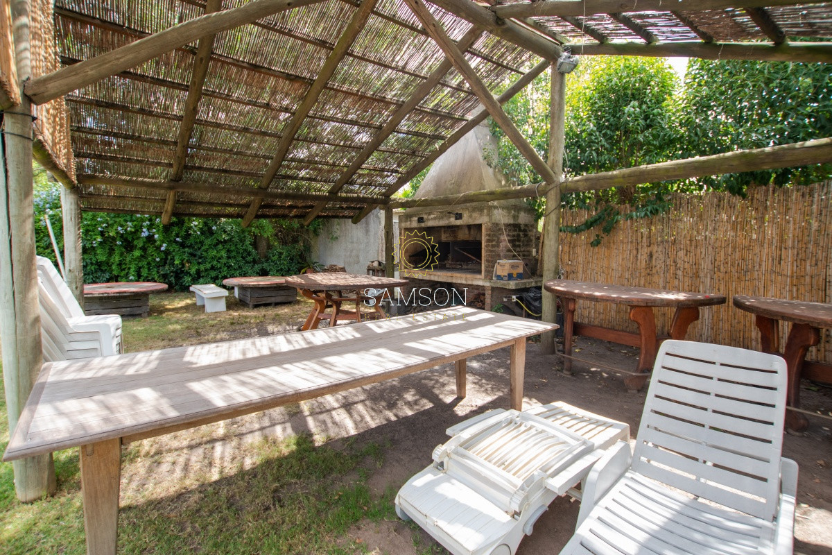 Casa ID.58872 - Venta casa de 5 dormitorio con piscina en Pinares. 