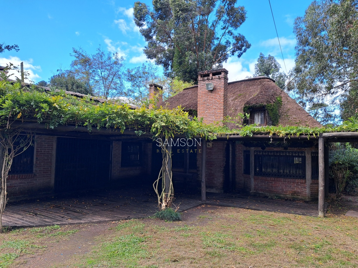 Casa ID.66765 - Casa con piscina en Venta 3 Dormitorios Playa Pinares  Punta del Este