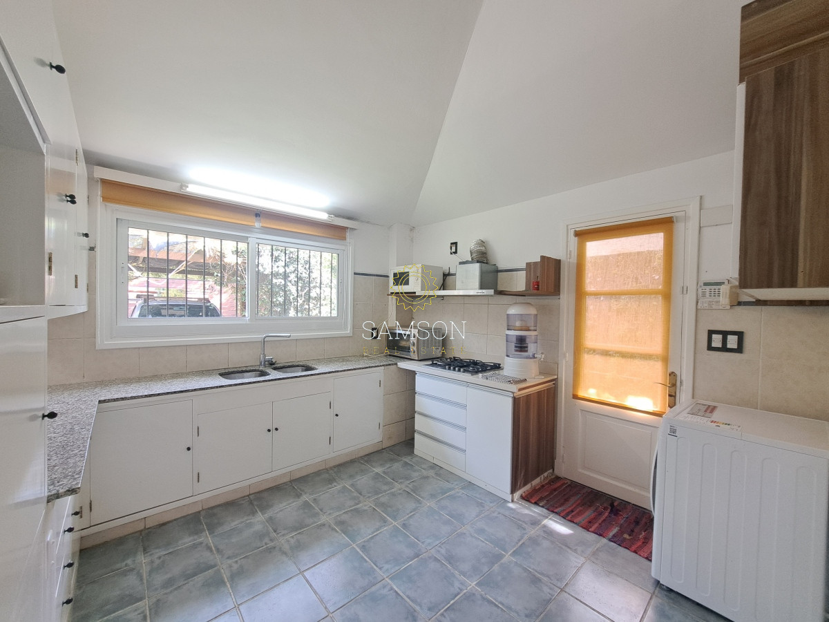 Casa ID.66788 - Casa con piscina en alquiler  4 dormitorios Playa Mansa - Punta del Este