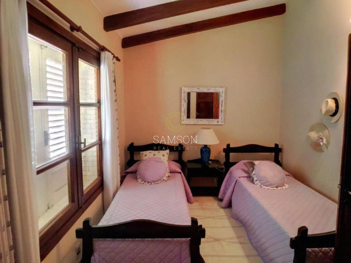 Casa ID.66187 - Venta casa 3 dormitorios en Suite con piscina y casa de huéspedes en terreno de 3500 mts