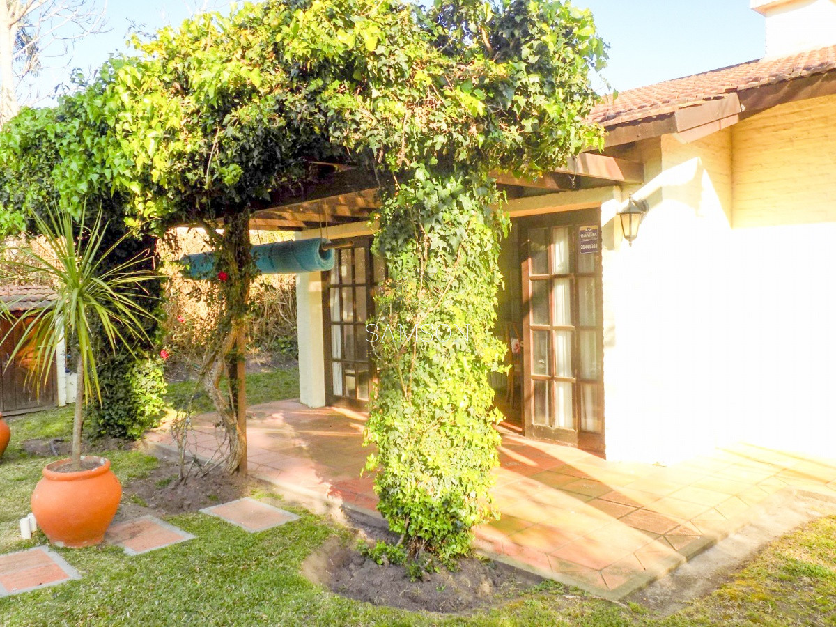 Casa ID.60468 - Casa de 3 dormitorios con piscina en venta Playa Mansa Punta del Este