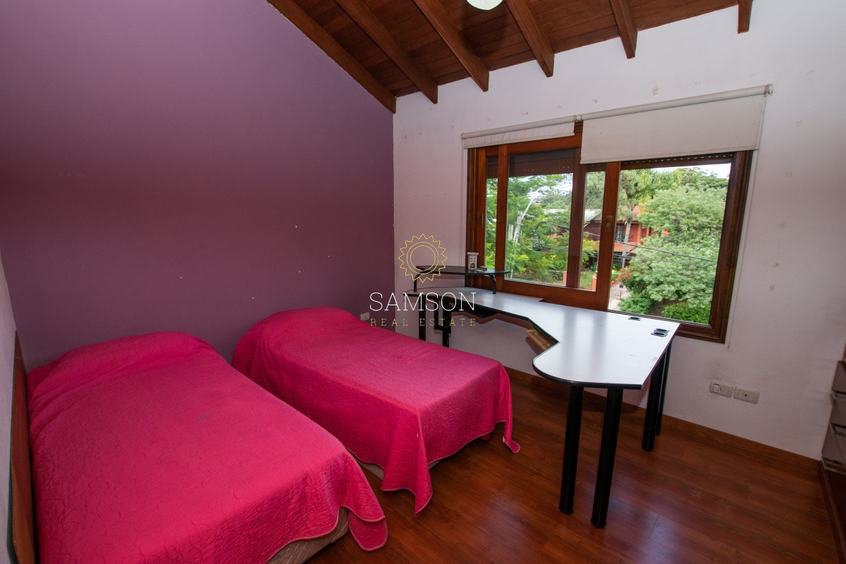 Casa ID.58872 - Venta casa de 5 dormitorio con piscina en Pinares. 