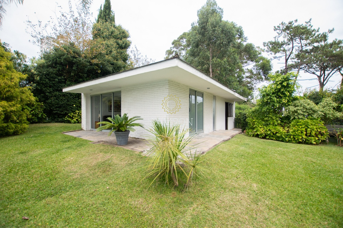 Casa ID.65358 - Venta de Espectacular casa en Cantegril 6 dormitorios, piscina