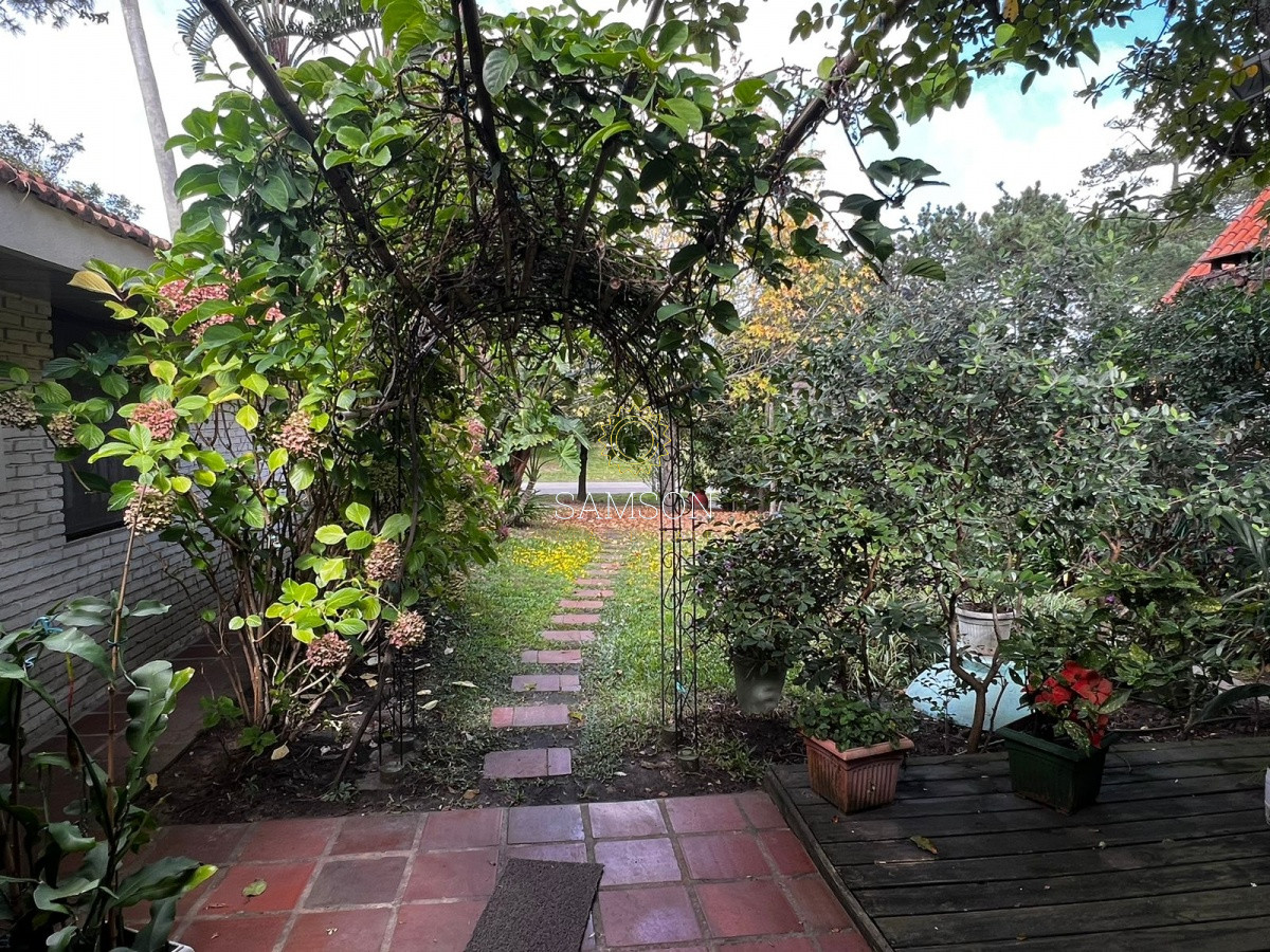Casa ID.66219 - Casa en venta 6 dormitorios 5 baños en Pinares