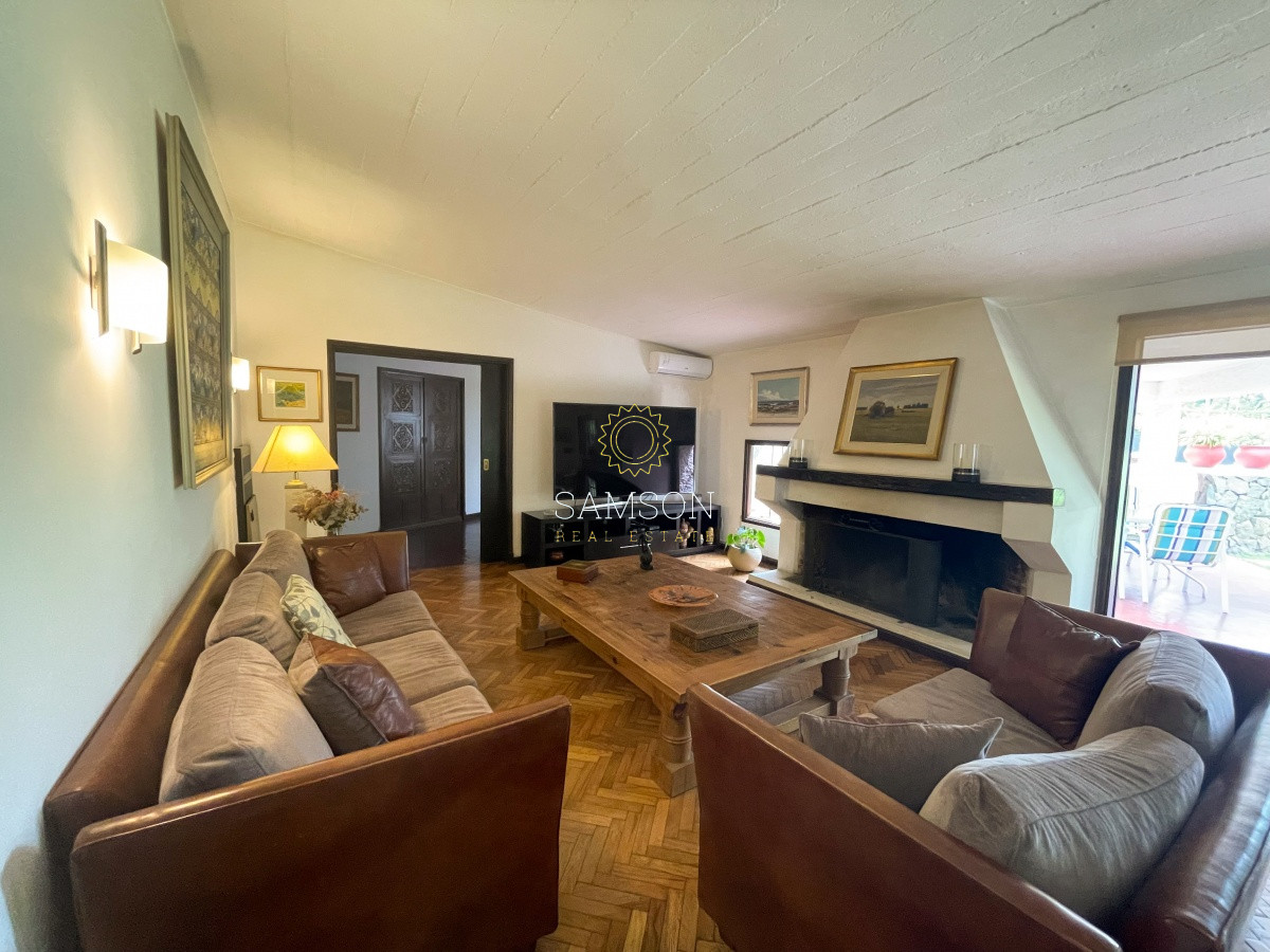 Casa ID.64832 - Casa en venta 4 dormitorios con piscina en Carrasco 