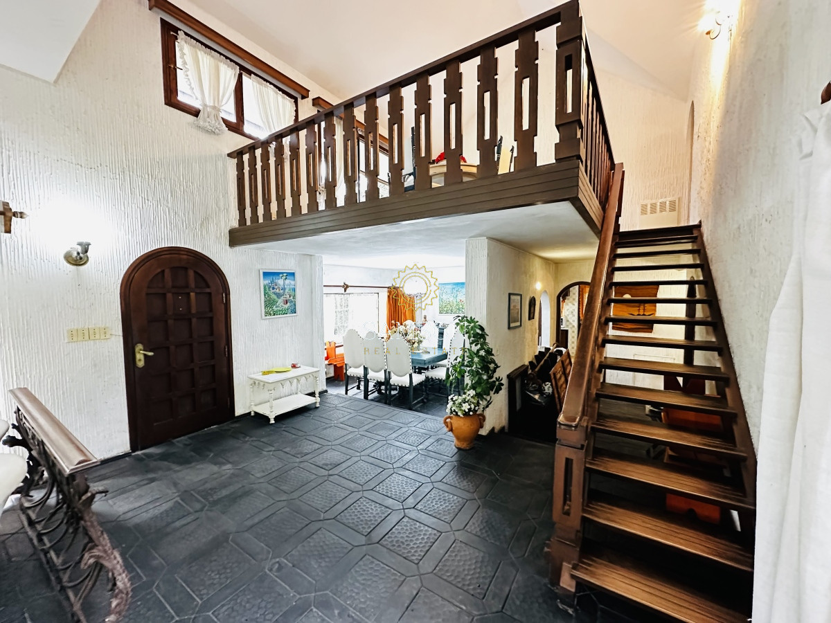 Casa ID.66957 - Casa en venta 4 dormitorios en  Lugano Punta del Este