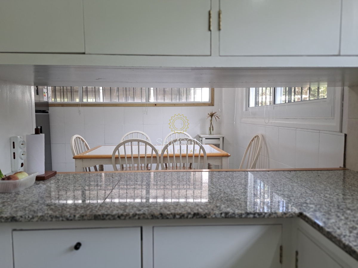 Casa ID.66788 - Casa con piscina en alquiler  4 dormitorios Playa Mansa - Punta del Este