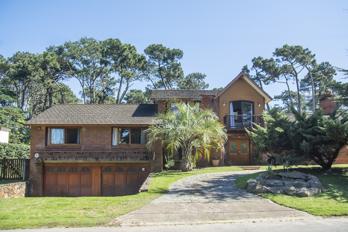 Casa ID.64482 - Casa en Venta 6 dormitorios en Cantegril 
