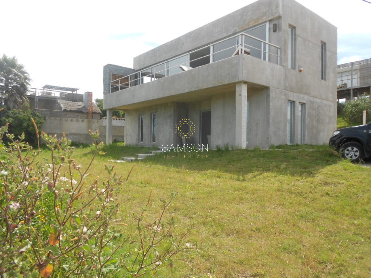 Casa ID.61161 - MODERNA CASA EN VENTA DE 3 DORMITORIOS A METROS DEL MAR