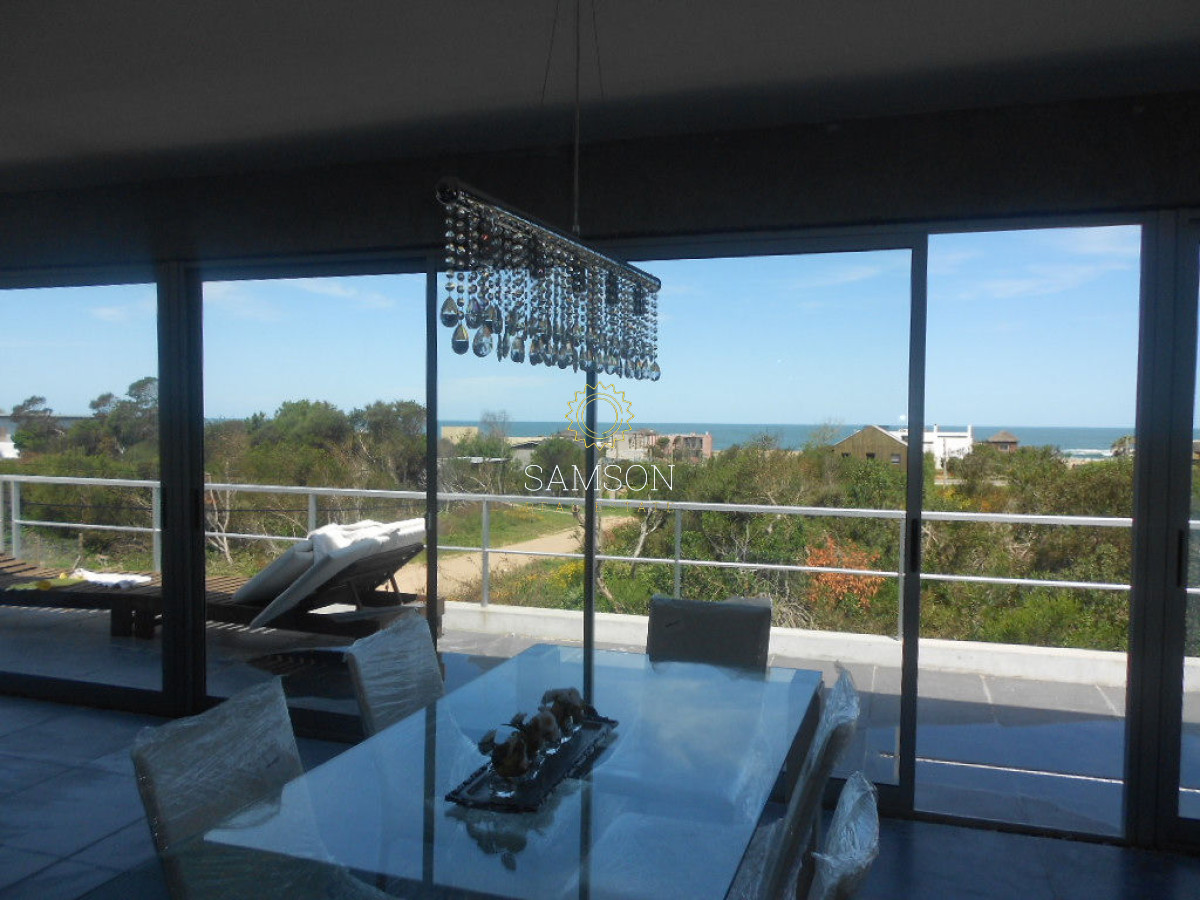 Casa ID.61161 - MODERNA CASA EN VENTA DE 3 DORMITORIOS A METROS DEL MAR